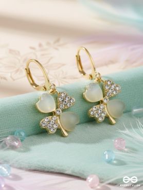 TWINKLE CHARM – GOLD CLOVER EARRINGS