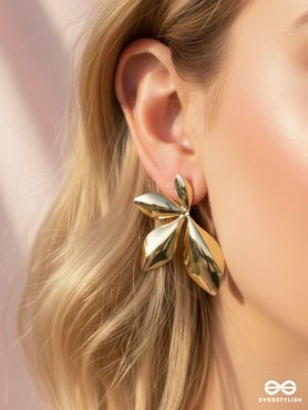 AURUM BLOOM – SCULPTED GOLDEN EARRINGS