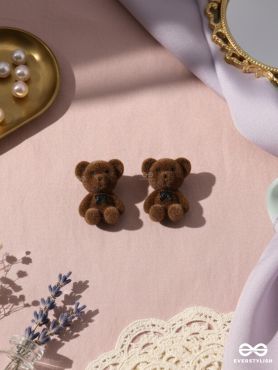 SNUGGLE BEAR – CUTE STUD EARRINGS