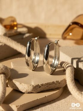 ICON LOOP – SILVER HOOP EARRINGS