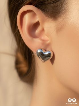 PLATINUM CRUSH – HEART STUD EARRINGS
