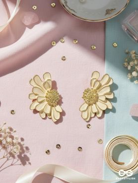 IVORY GARDENIA – TEXTURED BLOOM STUD EARRINGS