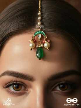 ISHVARIKA – CELESTIAL ORNAMENT – TURQUOISE ARC MAANGTIKA WITH ENAMEL DISC DETAIL AND GREEN TEARDROP FINISH