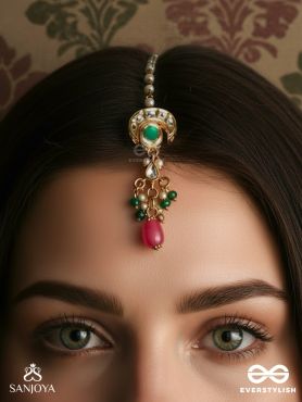 SHIVANSHI – DIVINE TRACE – POLKI-SET CRESCENT MAANGTIKA WITH EMERALD CENTRE STONE AND RUBY-TONED DROP FINISH