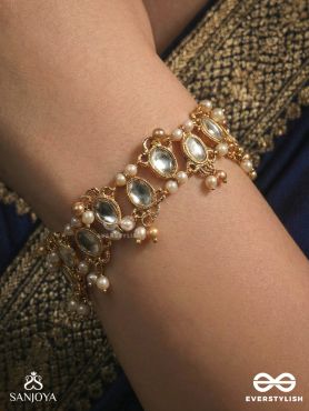 KANAKREKHA – GOLDEN RHYTHM – SYMMETRICAL GEM-LINK BRACELET WITH PEARL CLUSTER EMBELLISHMENTS