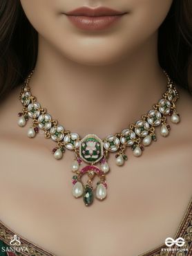 PRABHACHANDRI – RADIANT MOON – STATEMENT NECKLACE WITH DECORATIVE MEDALLION AND PEARL FRINGE