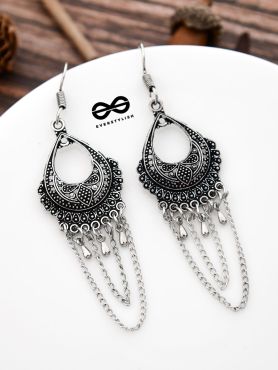 The Interlocked Chains Traditional Motif Earrings