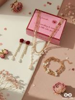 THE MISSIE LIFE - SILKEN PEARLWAY – PEARL EARRINGS, BRACELET & NECKLACE JEWELLERY SET 