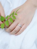 Lustrous  Leaves Adjustable American Diamond Ring