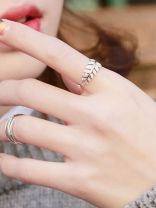 Lustrous  Leaves Adjustable American Diamond Ring