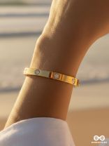 STUDDED AURA – STAINLESS STEEL ANTI-TARNISH GOLD BRACELET