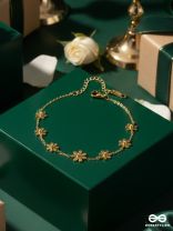 GIORA ITALIA - MARIBEL –  STAINLESS STEEL 18K GOLD PLATED ANTI-TARNISH FLORAL CHARM BRACELET