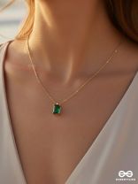 FOREST SIGNET – STAINLESS STEEL 18K GOLD PLATED ANTI-TARNISH GREEN STONE PENDANT NECKLACE