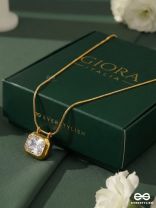 PRISMA CORE – STAINLESS STEEL 18K GOLD PLATED ANTI-TARNISH STONE PENDANT NECKLACE