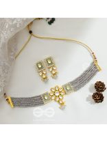 THE ETHERAL ELEGANCE - SET OF STATEMENT CHOKER AND EARRINGS (GREY)