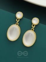 The Magic Mirror- Classy Golden Earrings (Pearl White)