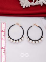 SLEEK AND CHIC CIRCLES - PEARL HOOP EARRINGS 
