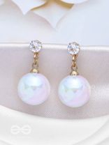 PEARLY MOONSHINE - GOLDEN EMBELLISHED EARRINGS