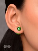 GIGGLES & GLITTERS - GREEN PEARLS STUD EARRINGS