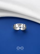 BUTTERFLY FLINGS - SILVER RING (ADJUSTABLE)