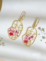 Rosie Reflections - Pressed Flower Resin Earrings
