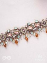 Maṇimalika- String of Jewels- Pastel-coloured choker with Beads & Gemstones set in a delicate pattern.
