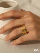 DAYDREAM - TEXTURED STATEMENT STAINLESS STEEL ANTI-TARNISH RING