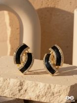 THE MOD CURVE – GLOSSY BLACK STUDS WITH SILVER EDGE