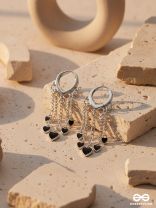 HEARTSTREAM GLITZ – SILVER CHAIN DROP HEART EARRINGS