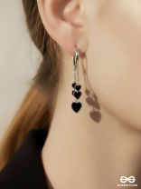 HEARTSTREAM GLITZ – SILVER CHAIN DROP HEART EARRINGS