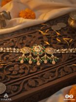 KUNDANMALA – KUNDAN GARLAND – PEARL-CLUSTERED GOLD CHOKER NECKLACE WITH PEARL DROP