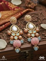 ANURANGI – HARMONY OF COLOURS – KUNDAN EARRINGS WITH GREEN ENAMEL MOTIFS, MIRROR STONES AND PASTEL BEAD DROPS