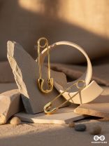 LOCK IT – BOLD SAFETY PIN EARRINGS