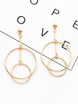 The Interlocked Circles - Elegant Golden Earrings