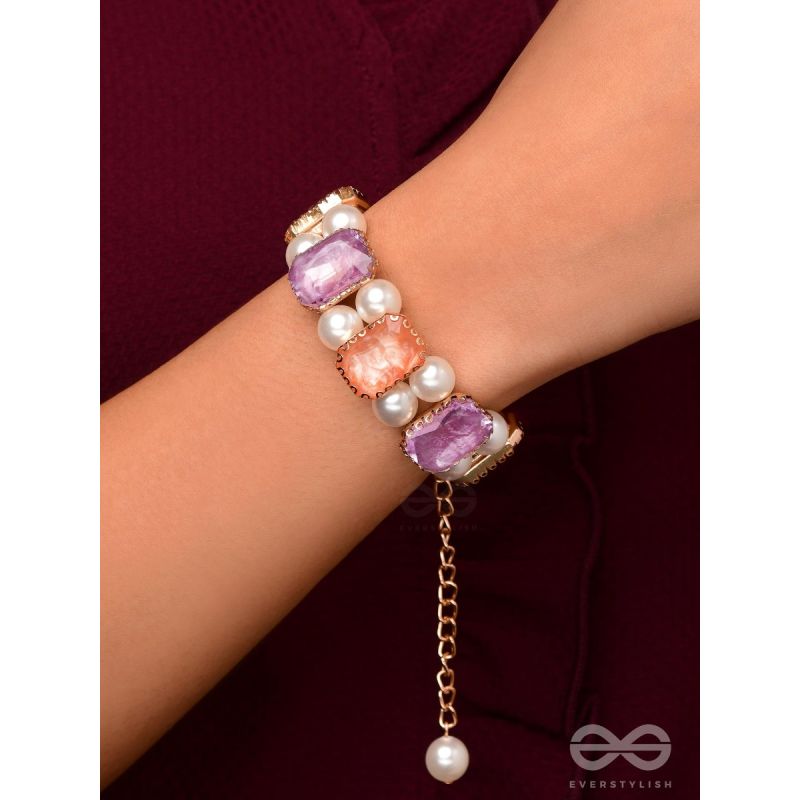 Paradise Haze - Golden Embellished Pearl Bracelet