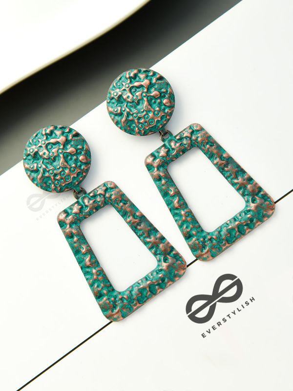 The Geometric Elegance - Molden Gold Finished Statement Earrings