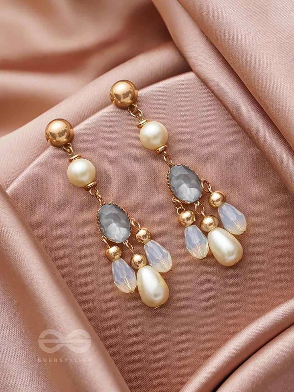 The Foggy Sky- Golden Pearl Earrings