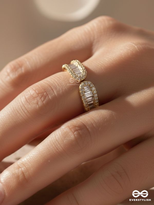 BLINGY BEAUTY - GOLDEN AND SILVER TEXTURED RING