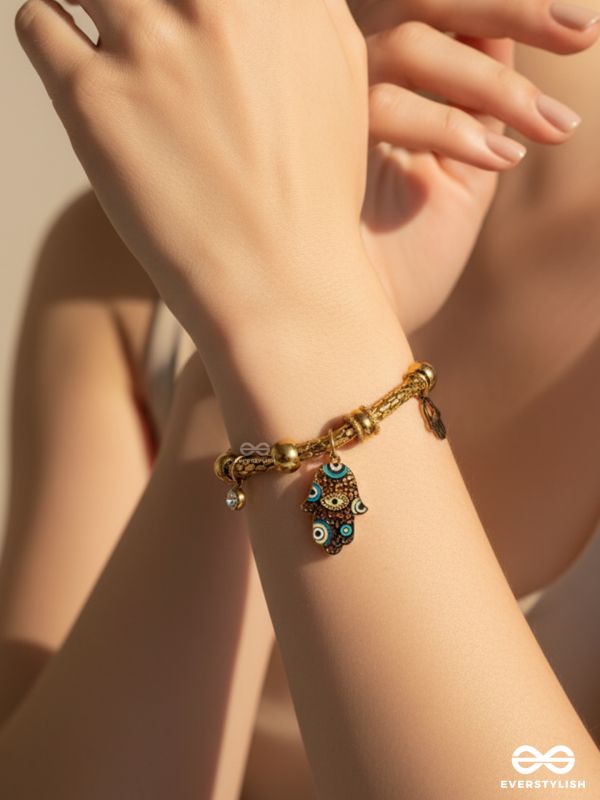EVIL EYE HAND - GOLDEN TEXTURED LUXURY BRACELET WITH DANGLINGS