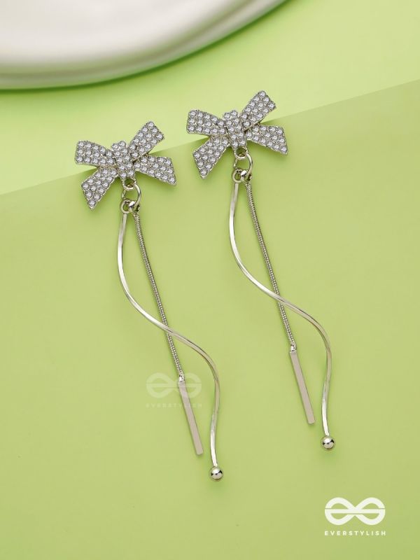 Starry Knots- Dangling Silver Cubic Zirconia Earrings 