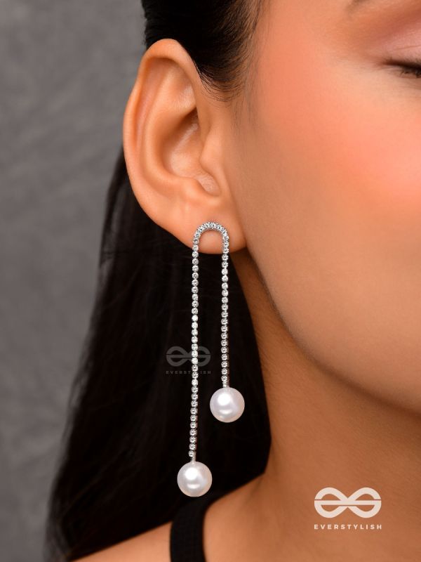 New dawn - Dangling crystal earrings with white pearl 