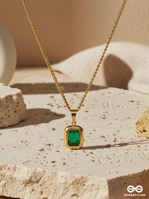 JADE GLEAM -  STAINLESS STEEL EMERALD PENDANT NECKPIECE