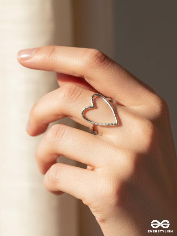 HEART HALO - STANLESS STEEL SILVER PLATED HYPOALLERGENIC AND ANTI TARNISH RING