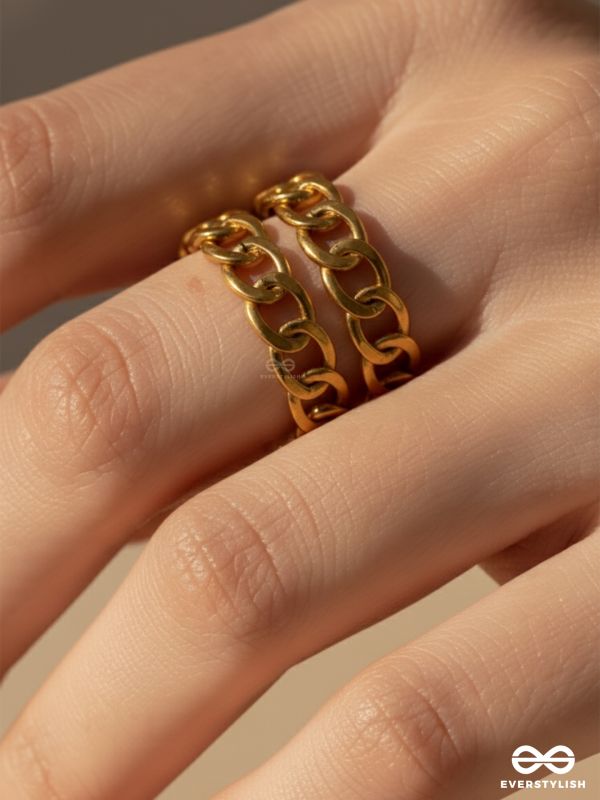 LUXE LINKS - GOLDEN STAINLESS STEEL ANTI-TARNISH RING 