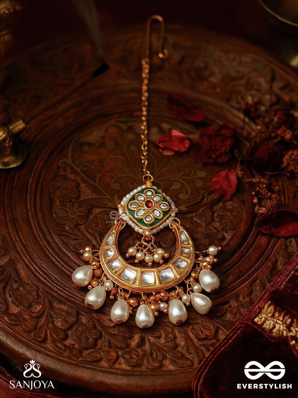 VIBHAVATI - ADORNED WITH RICHNESS - EXQUISITE KUNDAN MAANGTIKA WITH ENAMELLED POLKI DESIGN, PEARLS AND GEMSTONES