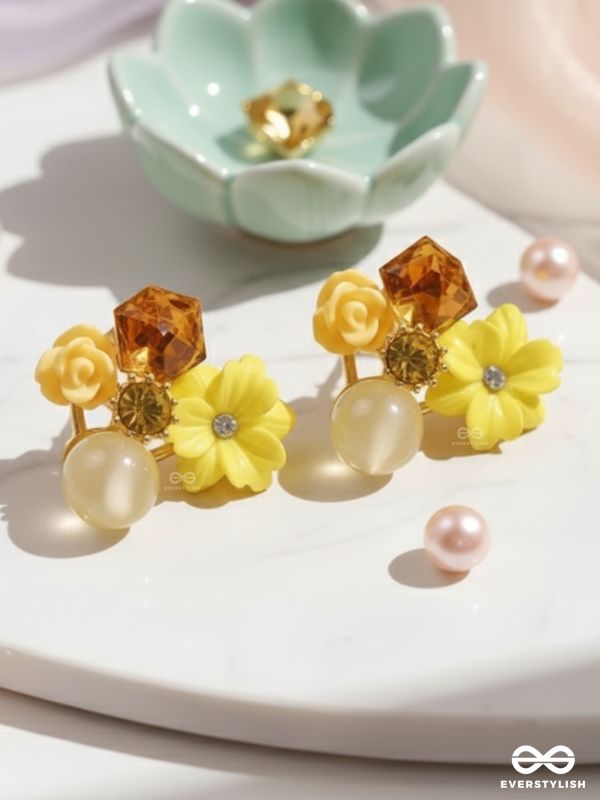 PETAL POP – CHARMING STUDS IN YELLOW SHADES WITH FLOWER DETAILS