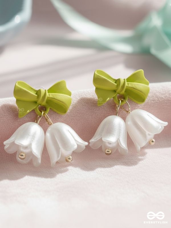 MINT BELLS – FROSTED WHITE FLORALS WITH GREEN BOW
