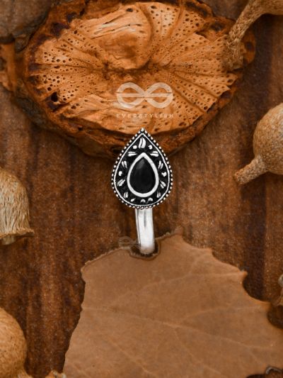 The Intricate Droplets - Embellished Non-pierced Nosepin (Onyx Black)
