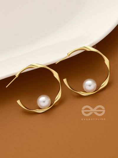The Alluring Twists - Golden Pearl Hoops