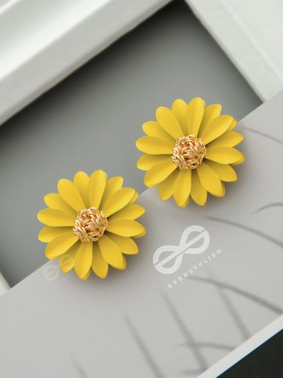BLOOMING BLOSSOMS - Statement Stud Earrings (Bumblebee)